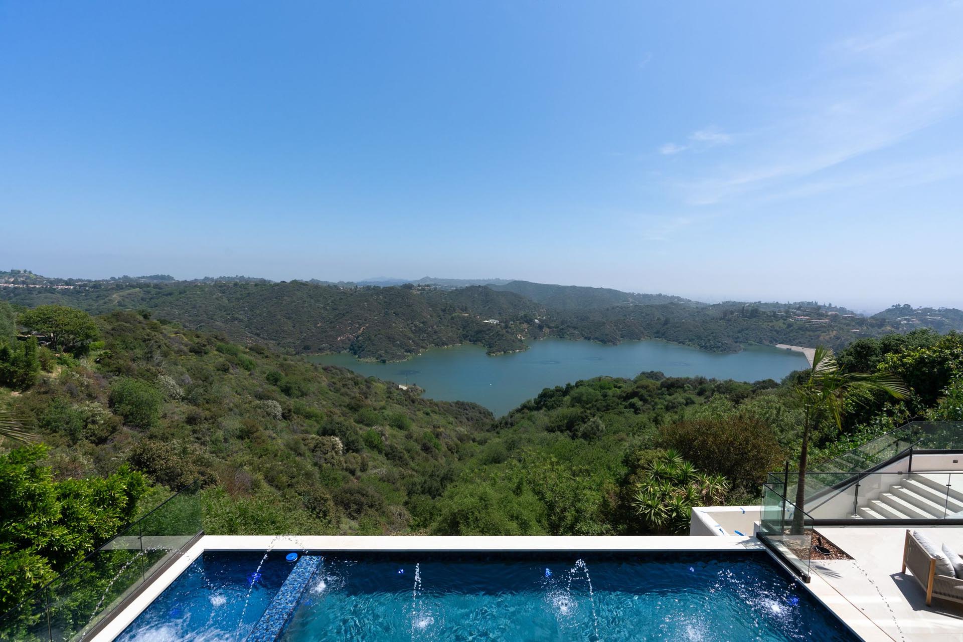Canyon estate with infinity pool